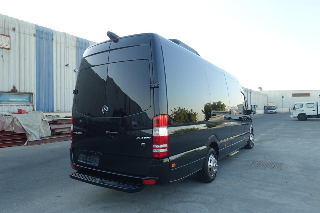 Mercedes-Benz VIP BR6 Sprinter مصفحة من الخلف بزاوية يمين