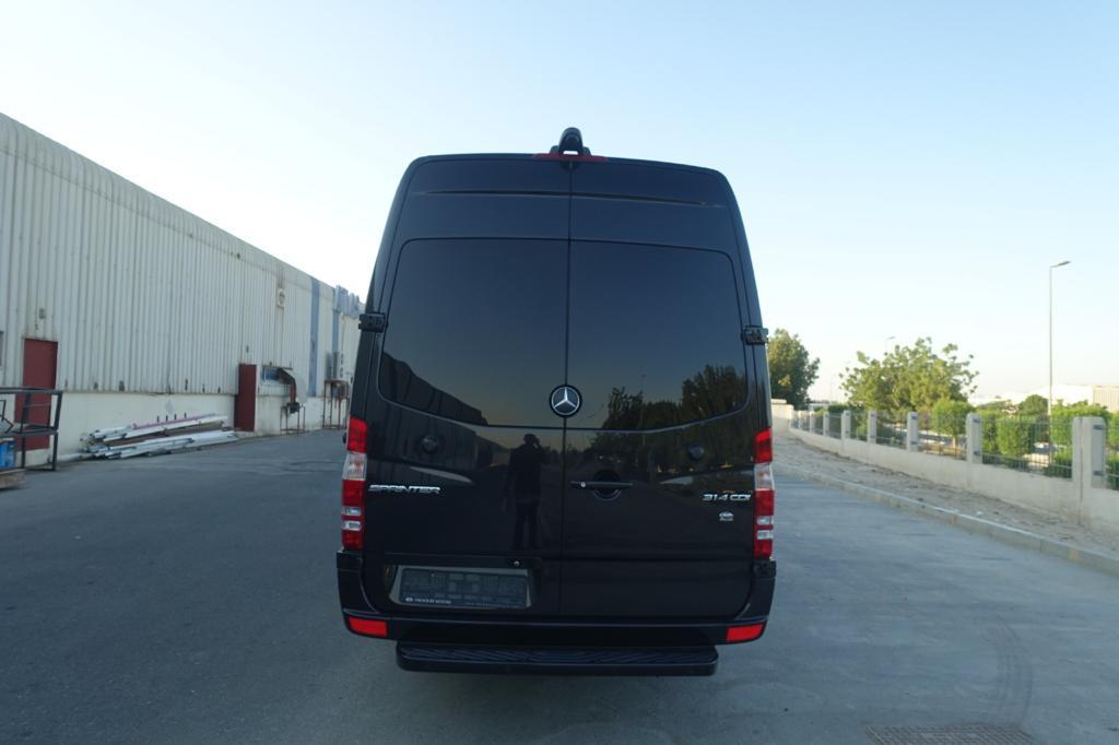 Mercedes-Benz VIP BR6 Sprinter مصفحة بمنظر خلفي