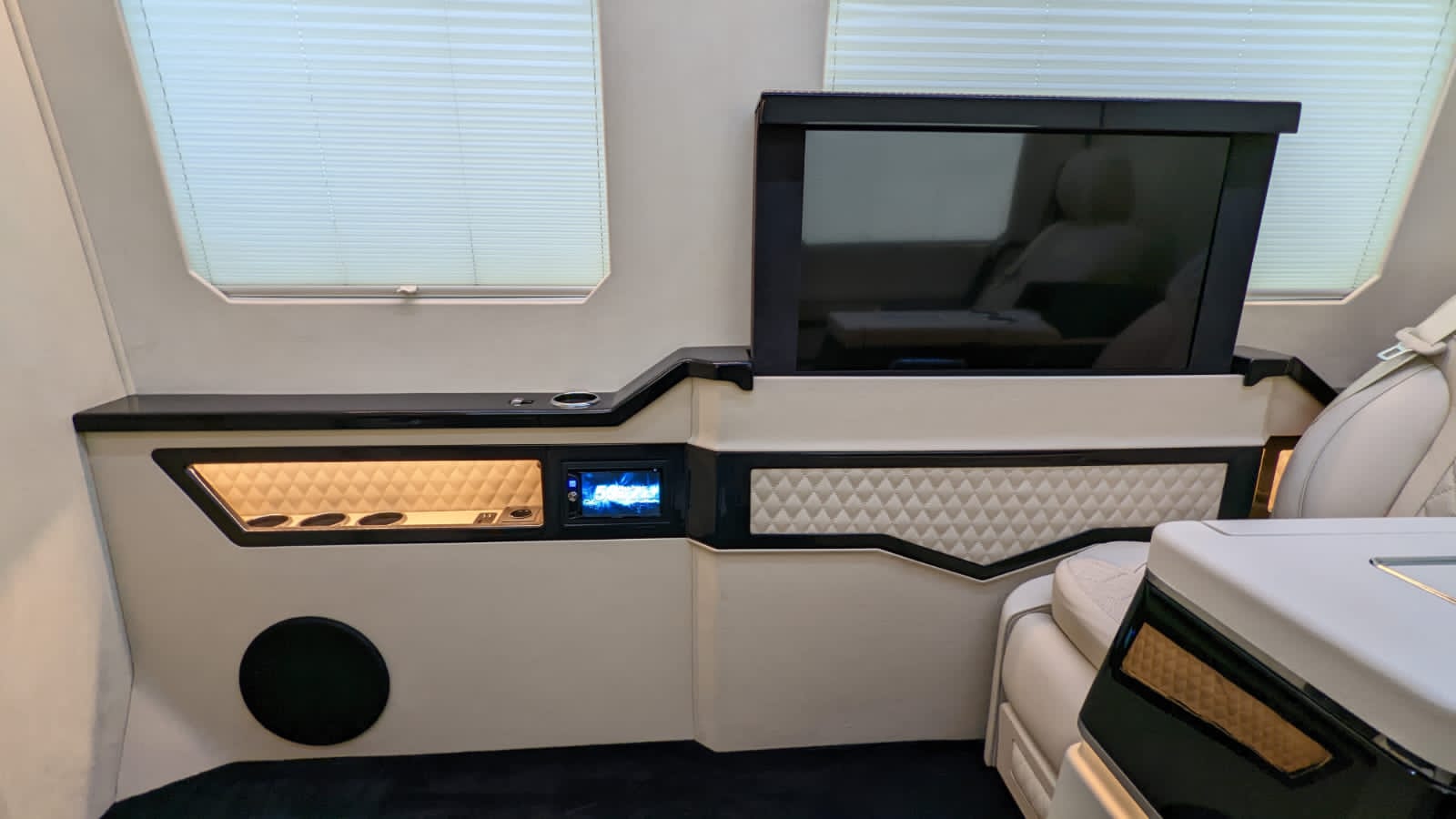 Mercedes-Benz VIP BR6 Sprinter مصفحة مع الجانب الداخلي الأيمن