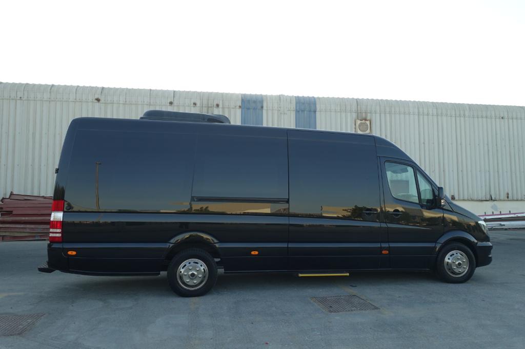 Mercedes-Benz VIP BR6 Sprinter مصفحة من الجانب الأيمن