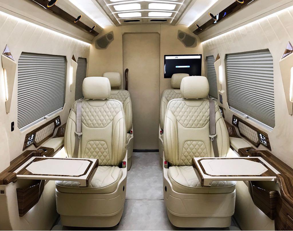 Mercedes-Benz VIP BR6 Sprinter مصفحة مع مقاعد وطاولات