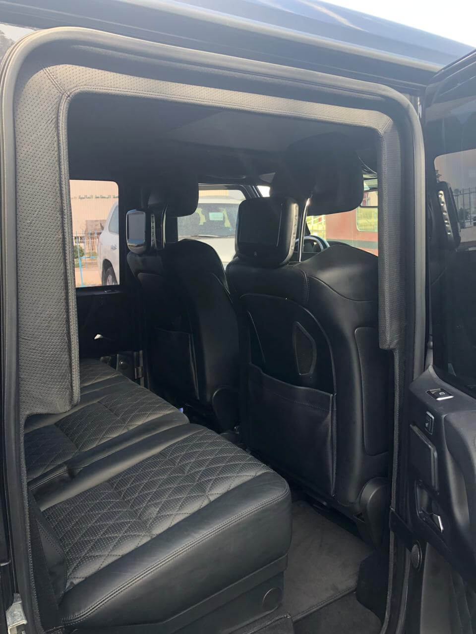 Mercedes-Benz G63 Brabus Black blindé - vue arrière, sièges passagers
