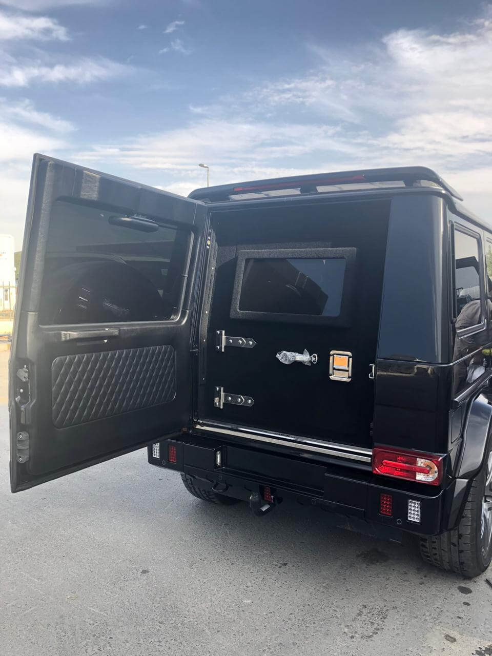 Mercedes-Benz G63 Brabus Black blindé - coffre ou compartiment arrière, détail du blindage