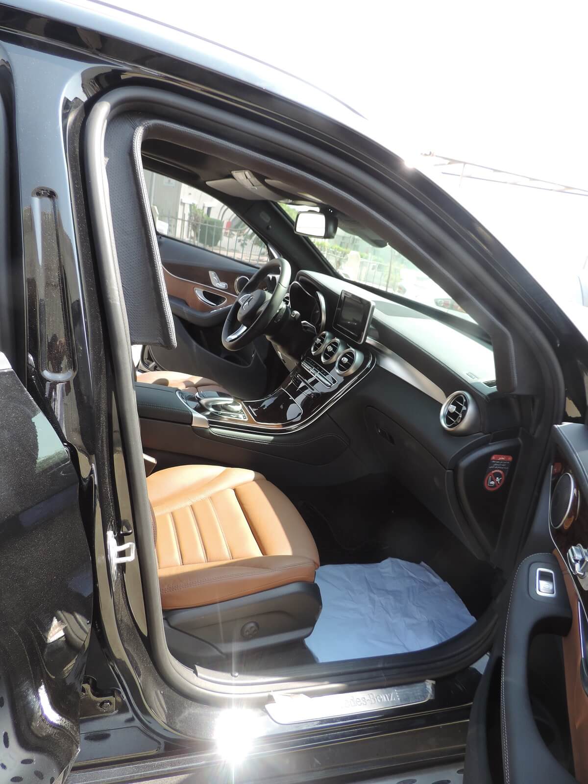 Mercedes - Benz GLC 250 White blindé - intérieur