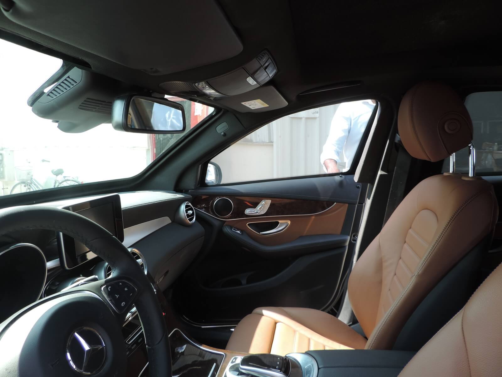 Mercedes - Benz GLC 250 White blindé - intérieur 9