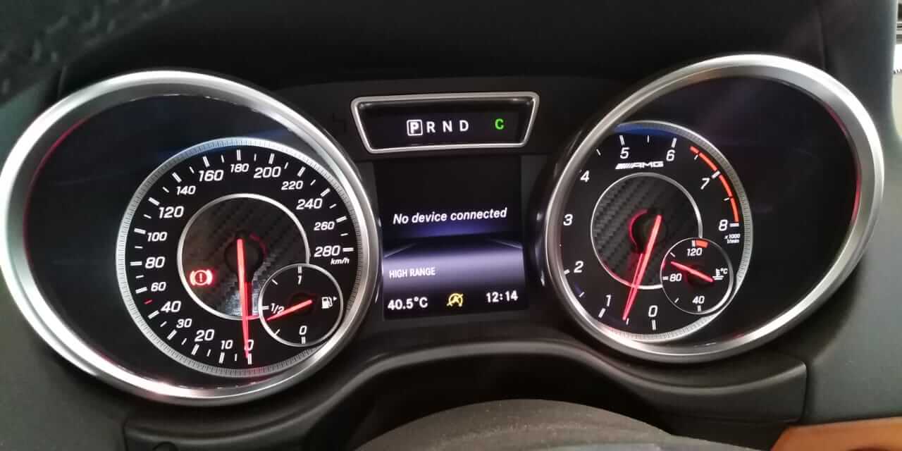 Mercedes-Benz ML 400 زرقاء مصفحة مع لوحة القيادة