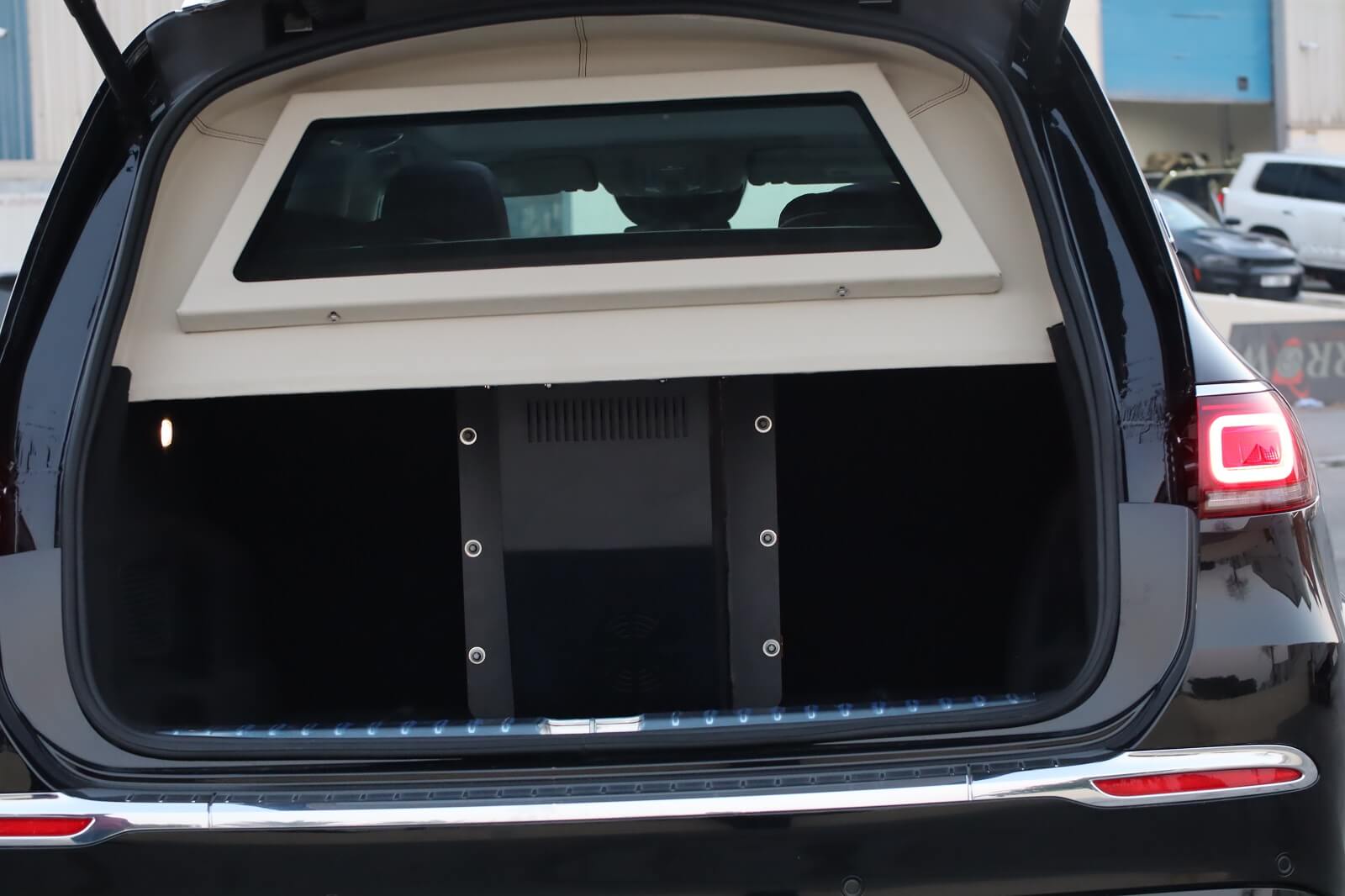 Mercedes Maybach GLS 600 blindé - coffre ou compartiment arrière, détail du blindage