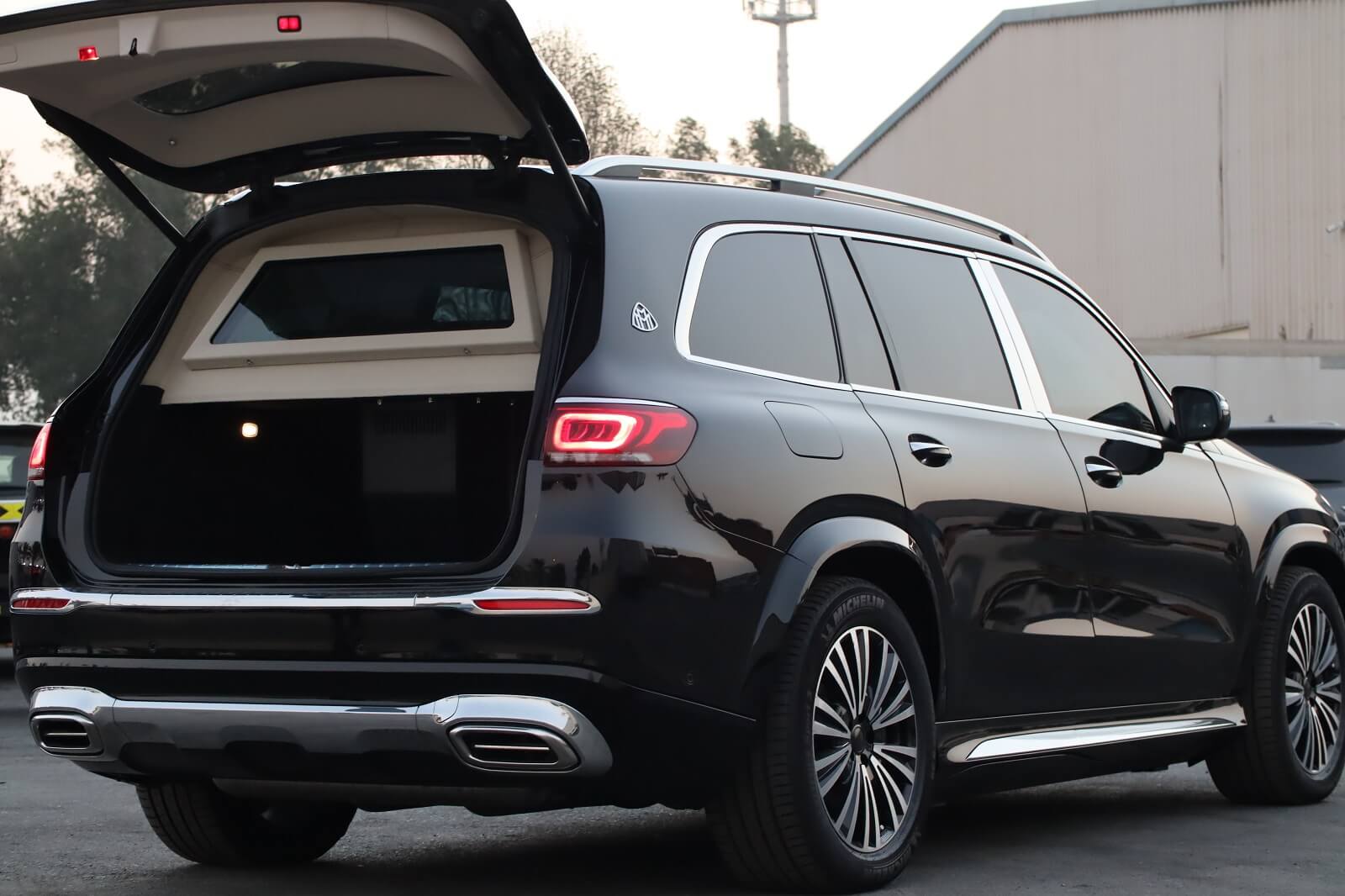 Mercedes Maybach GLS 600 blindé - coffre ou compartiment arrière