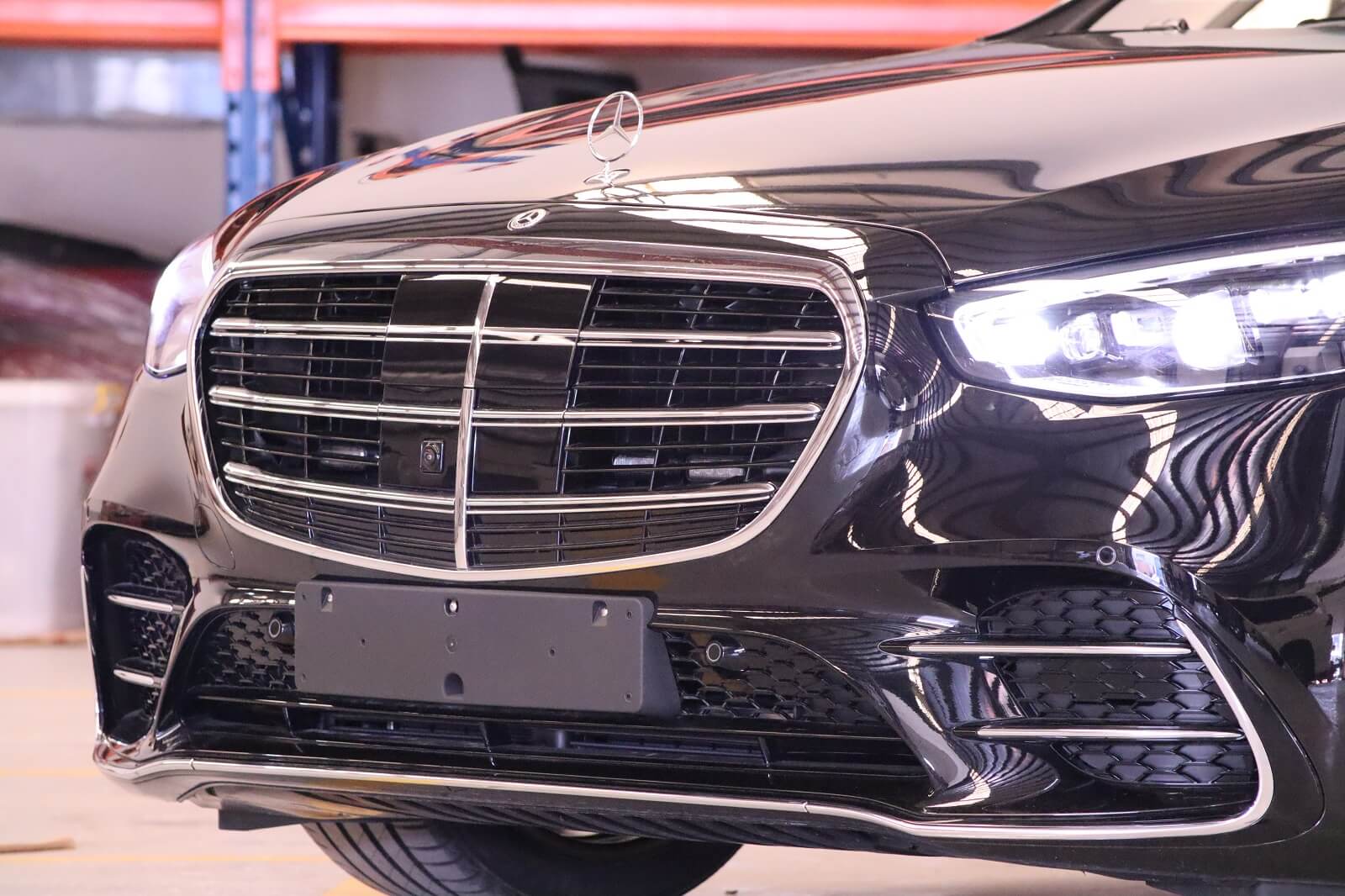 Mercedes-Benz S500 armored luxury sedan front grille camera detail