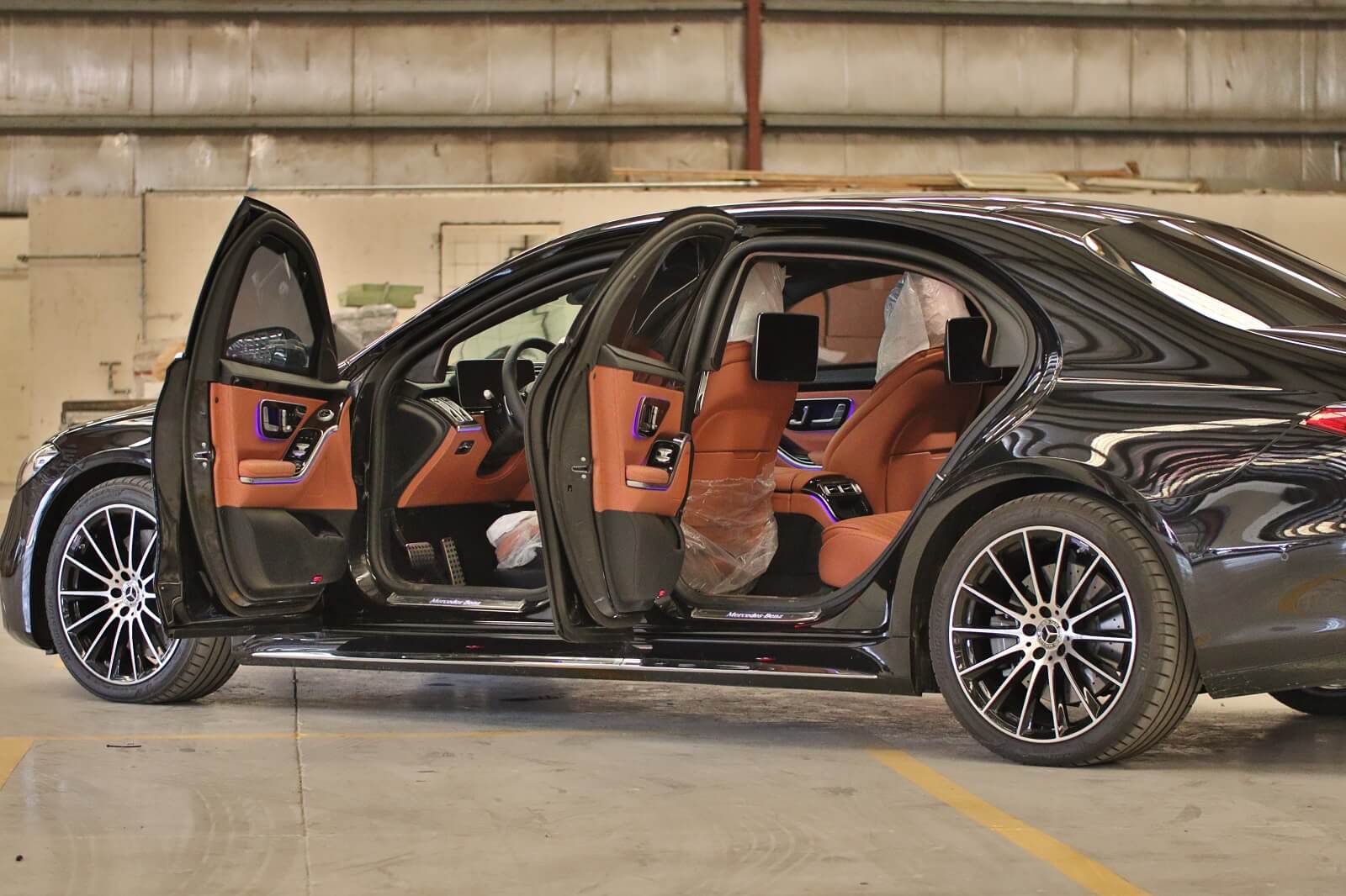 Mercedes-Benz S500 armored luxury sedan left side doors open close view