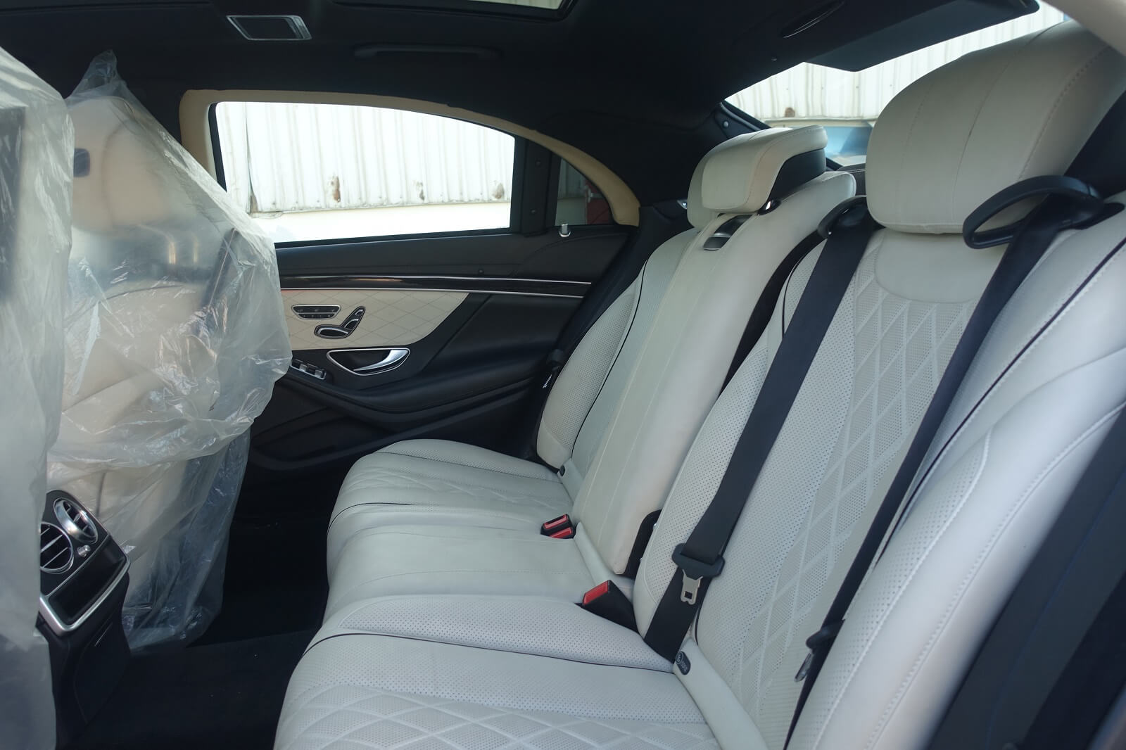 Mercedes-Benz S-Class مصفحة فاخرة مع مقاعد خلفية