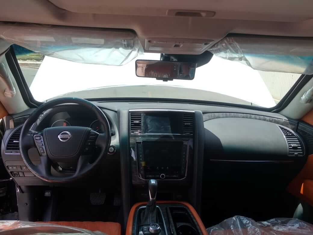 Nissan Patrouille blindé - vue avant, intérieur