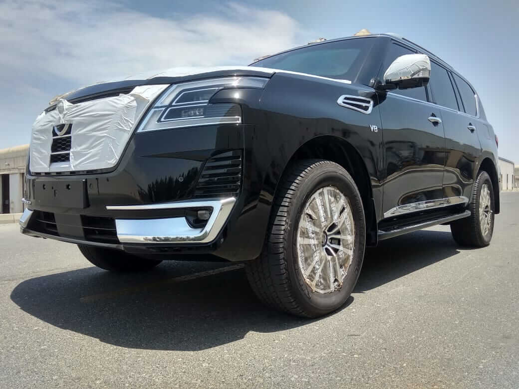 Nissan Patrouille blindé - vue avant, roue et pneumatique