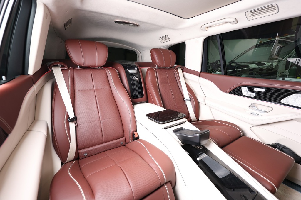 Maybach GLS 600 non-armored side exterior detail with premium trim