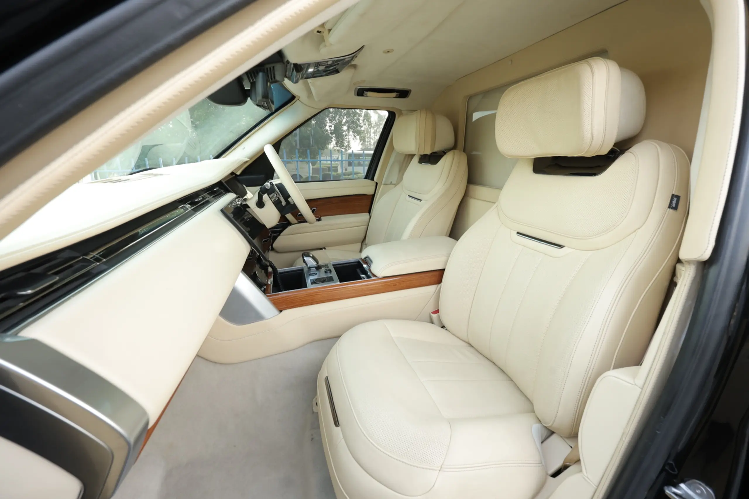 Range Rover 2024 Extended blindé - intérieur 7
