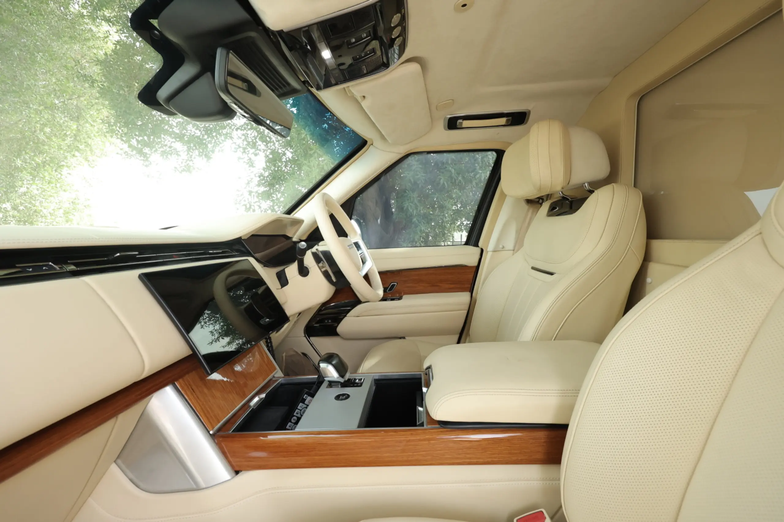 Range Rover 2024 Extended blindé - sièges passagers, poste conducteur