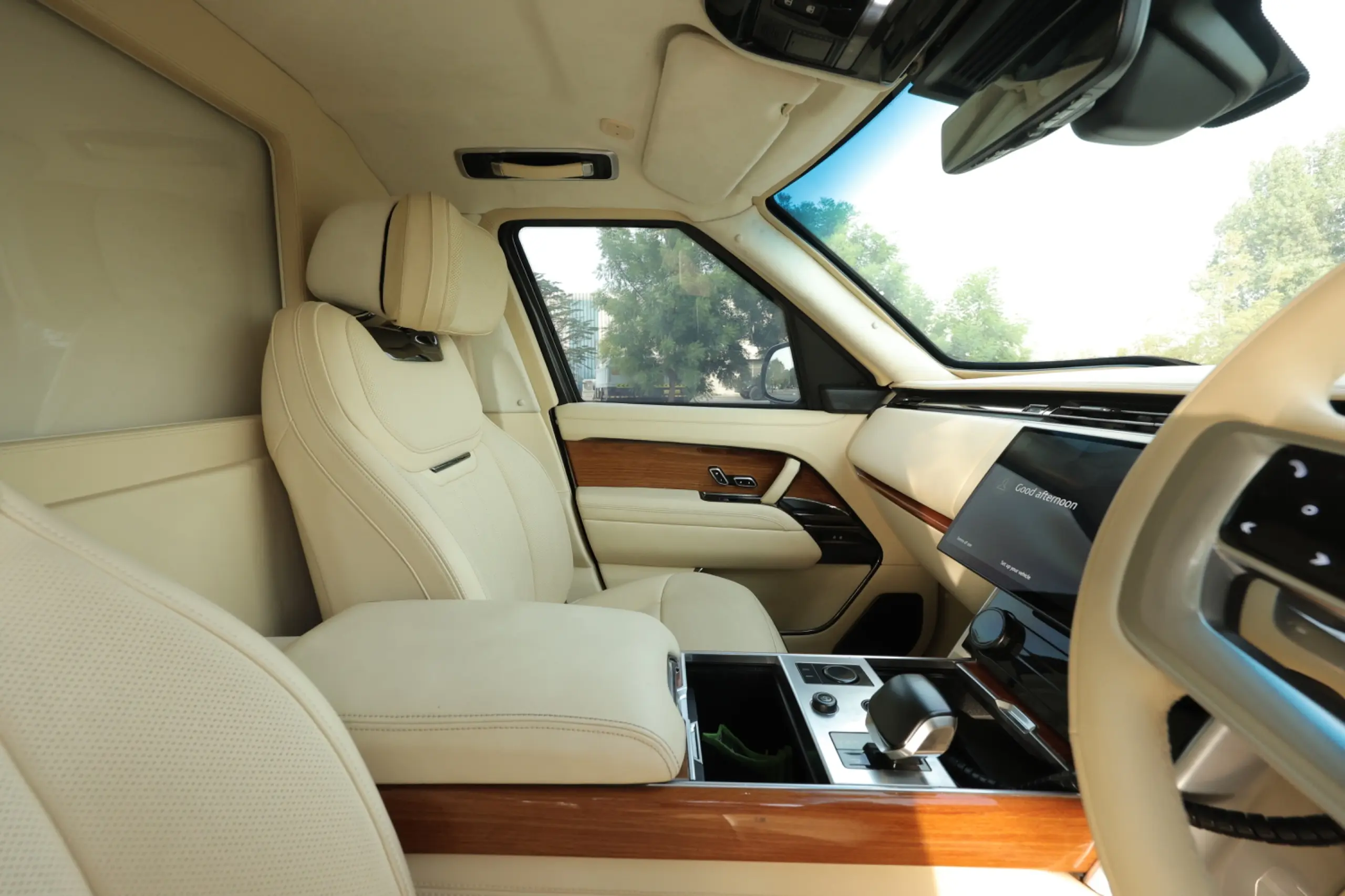 Range Rover 2024 Extended blindé - vue avant, sièges passagers