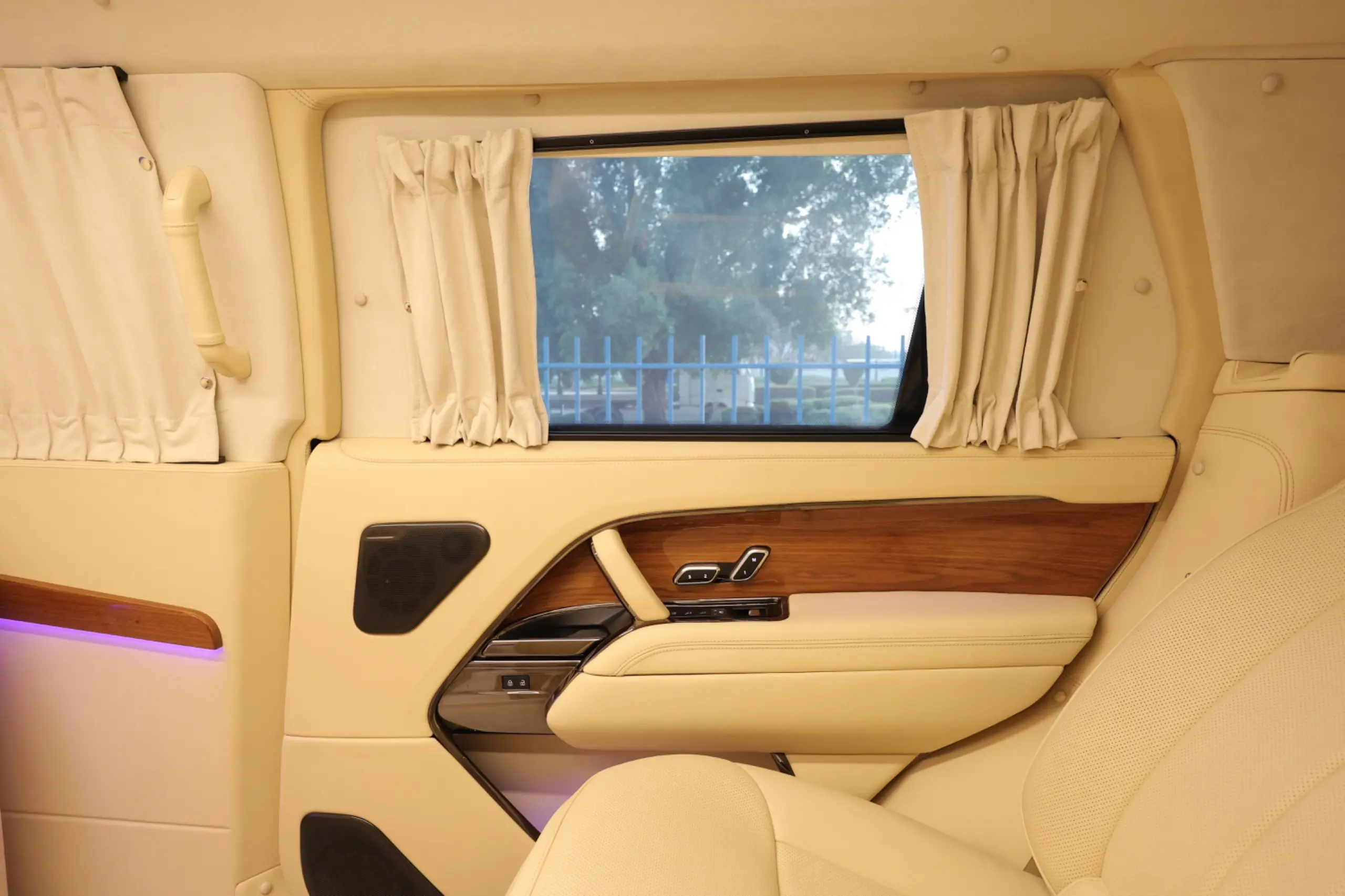 Range Rover 2024 Extended blindé - sièges passagers, vitrage balistique