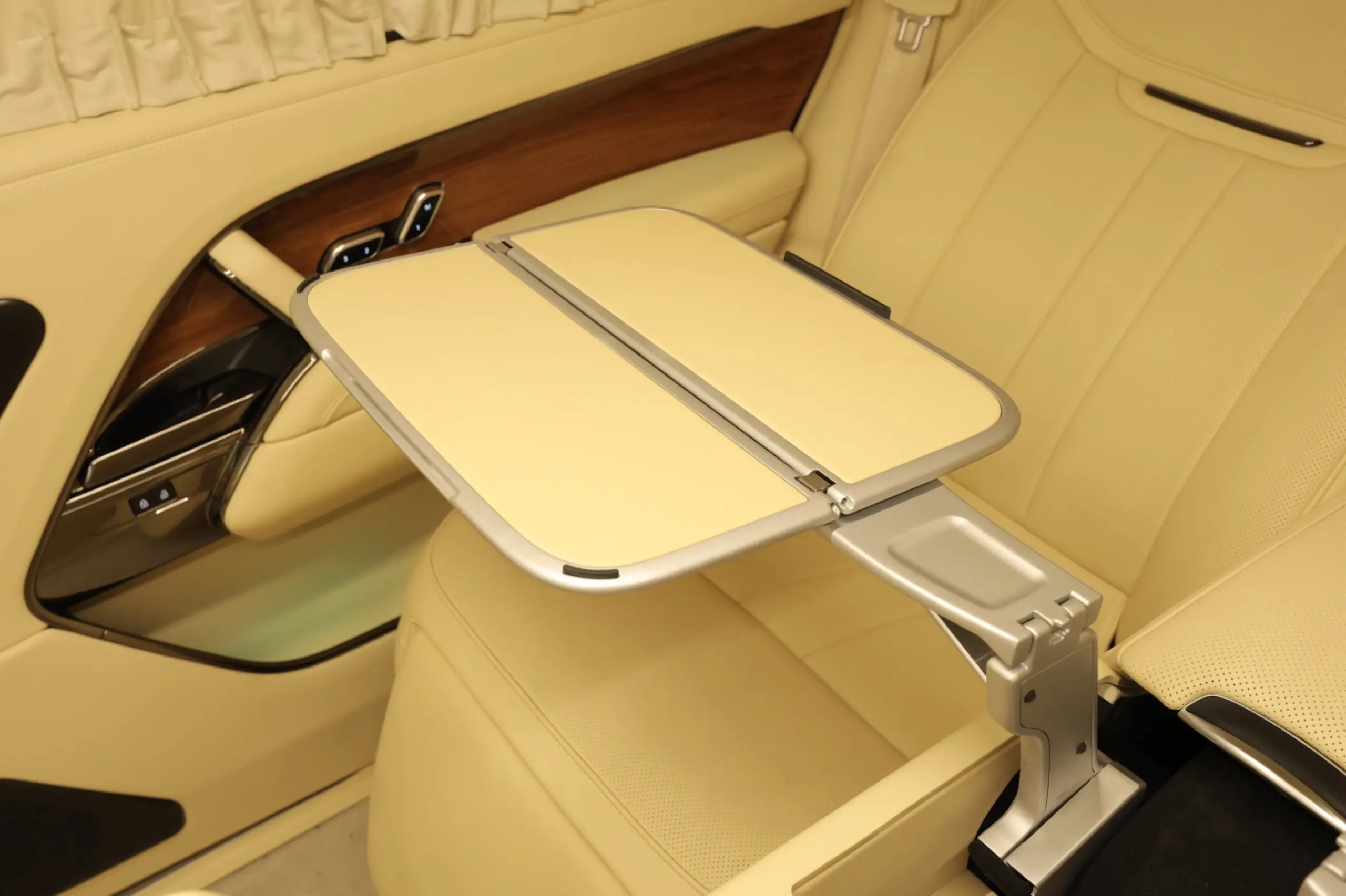 Range Rover 2024 Extended blindé - vue extérieure détaillée 16