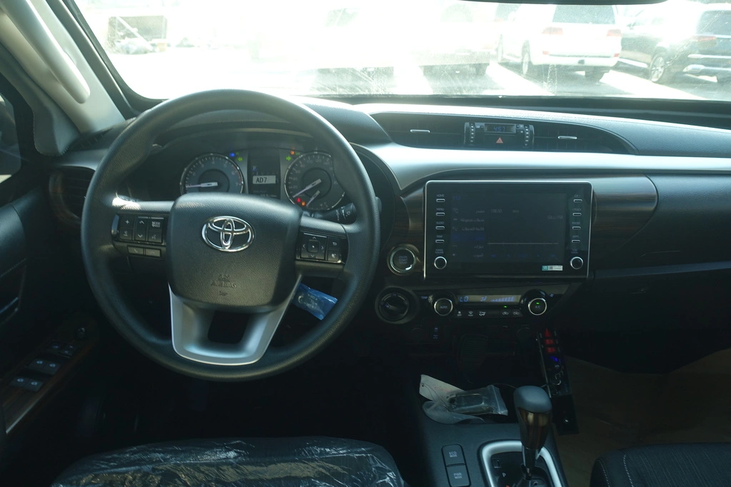 TOYOTA HILUX 4.0L ADVENTURE-BLACK - cockpit 2