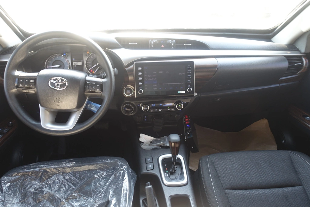 TOYOTA HILUX 4.0L ADVENTURE-BLACK - cockpit