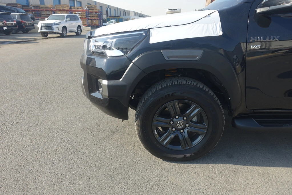 Toyota Hilux Adventure SR5 Black blindé - vue avant, côté gauche, roue et pneumatique