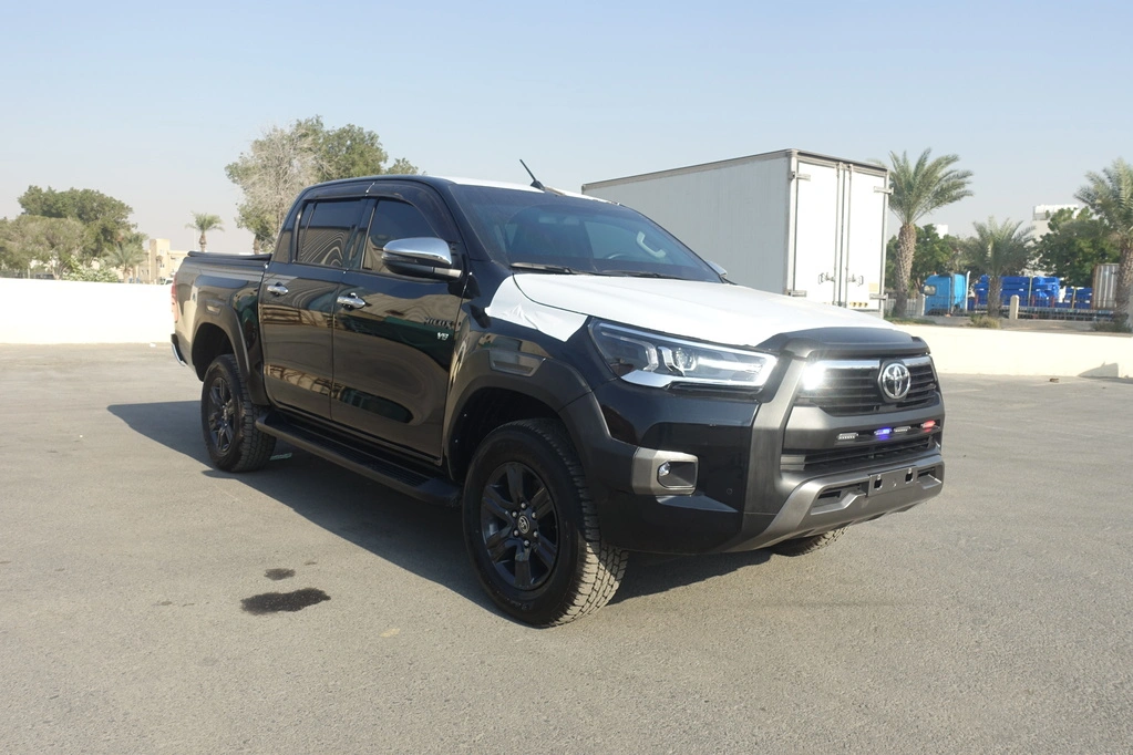 Toyota Hilux Adventure SR5 Black blindé - vue avant, côté droit, angle trois-quarts