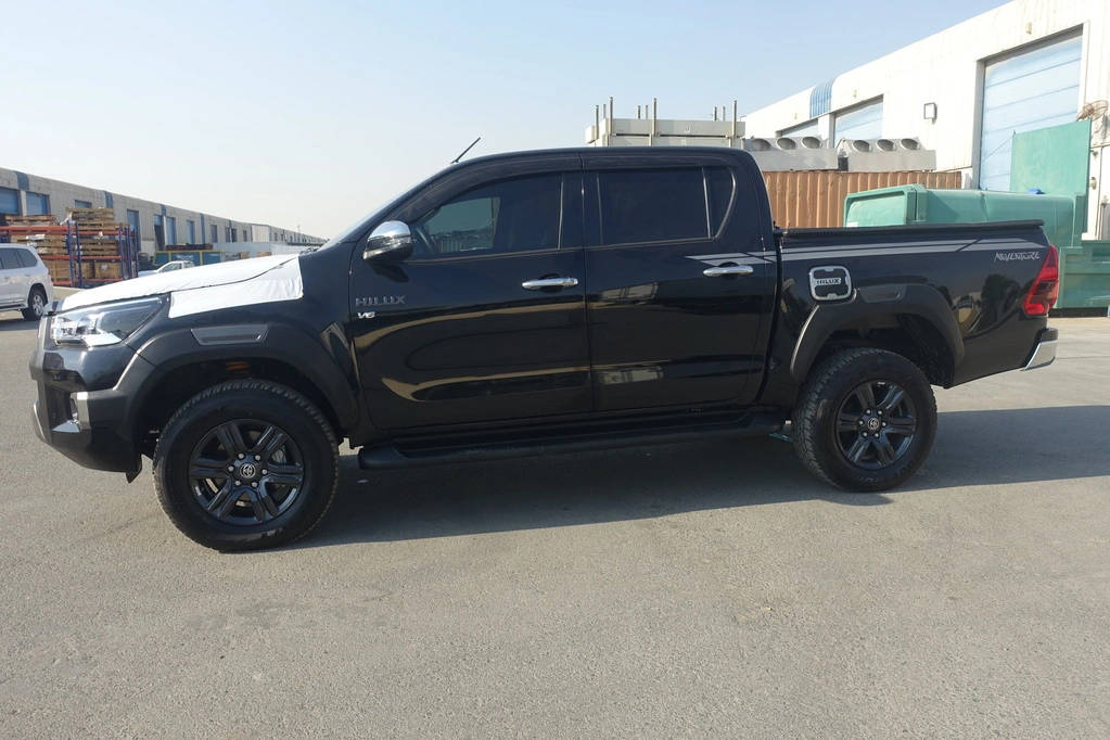 TOYOTA HILUX 4.0L ADVENTURE-BLACK - full left side view