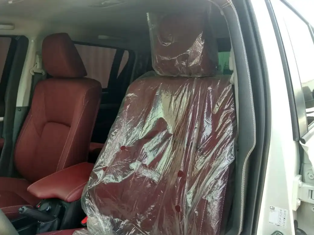 Toyota Hilux 2.7 Petrol BR6 blindé - sièges passagers, poste conducteur