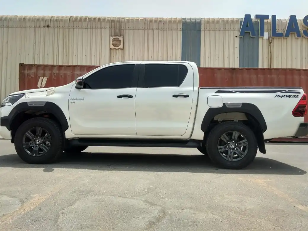 Toyota Hilux 2.7 Petrol BR6 blindé - profil latéral, côté gauche, vue complète