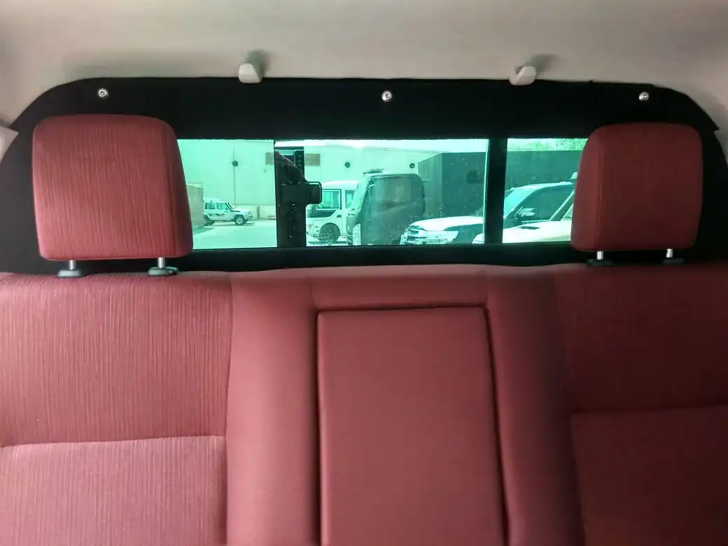 Toyota Land Cruiser 300 GXR Diesel 3.5 Twin Turbo blindé - vue arrière, vitrage balistique