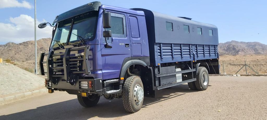 Armored Trucks ضمن فئة Armored Trucks - منظر جانبي، الجانب الأيسر، مقاعد الركاب