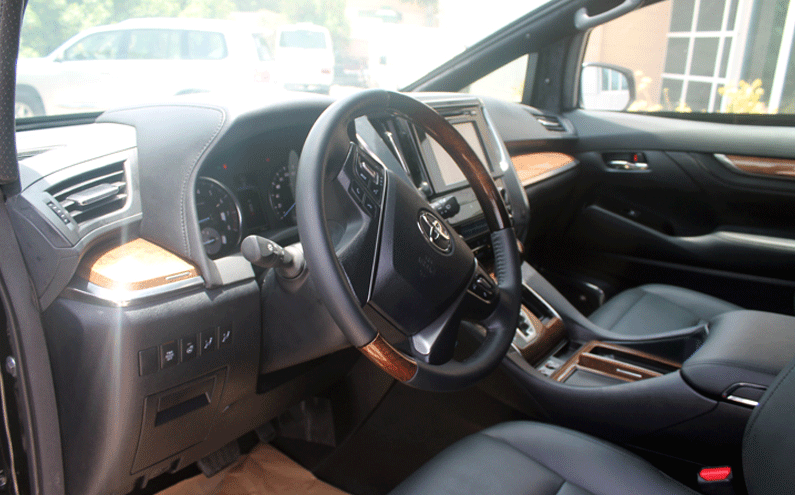 Toyota Alphard blindé - intérieur, sièges passagers, poste conducteur