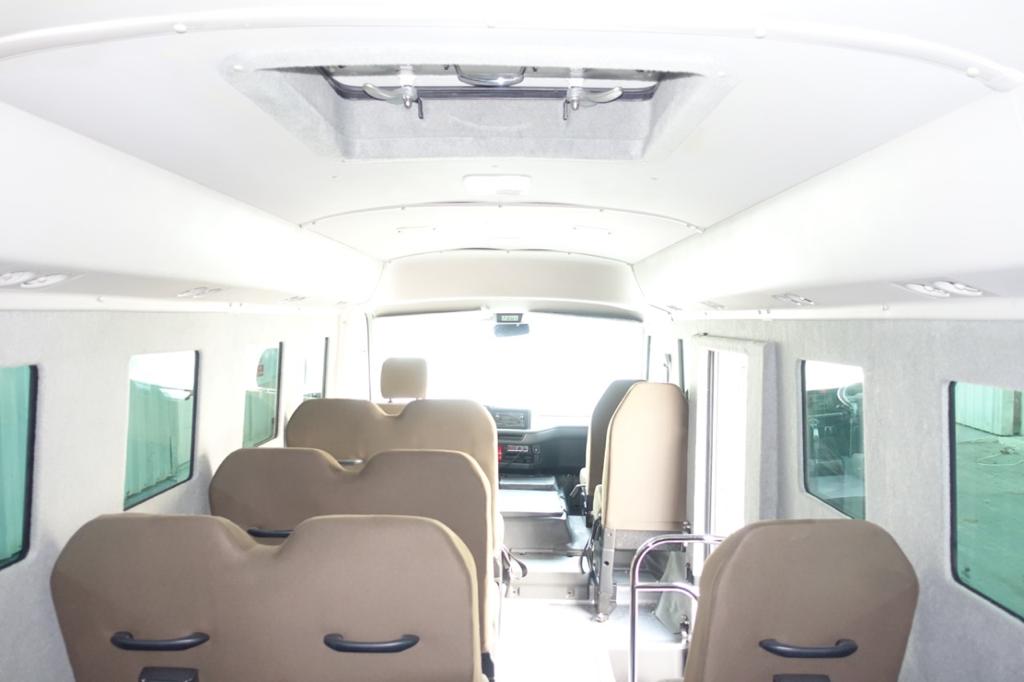 Toyota Coaster Bus BR6 مصفحة مع مقاعد داخلية أمامية