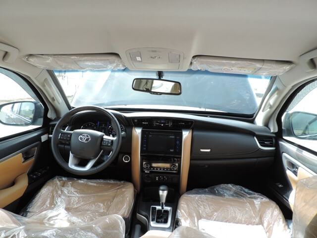 Toyota Fortuner blindé - intérieur 12
