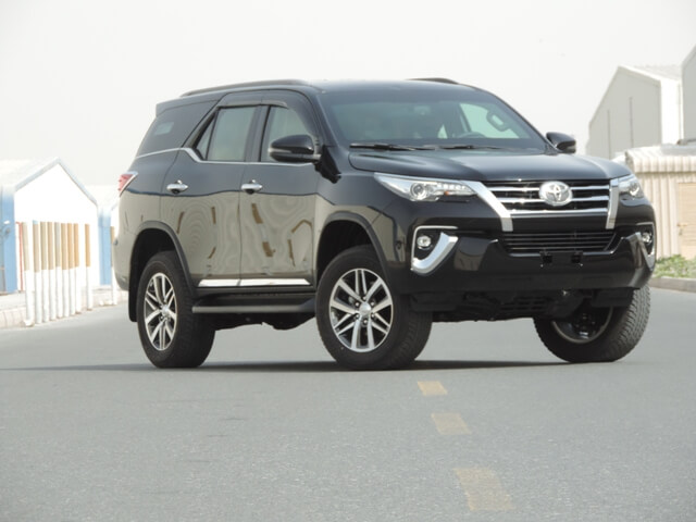 Toyota Fortuner blindé - vue avant, côté gauche, angle trois-quarts