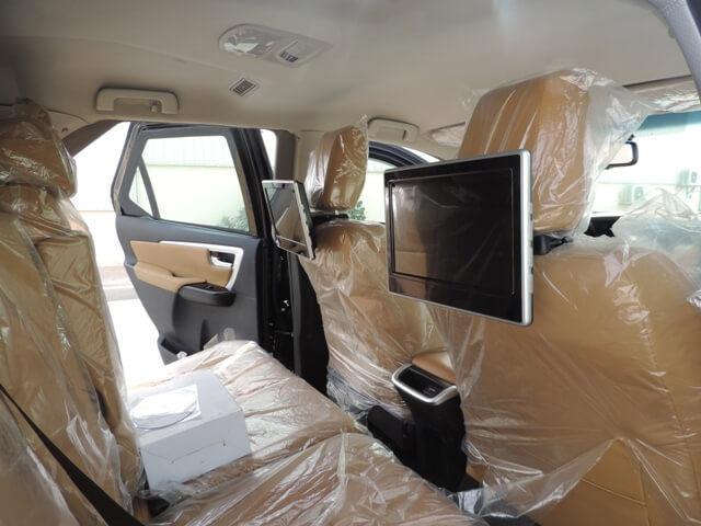 Toyota Fortuner مصفحة مع شاشات داخلية