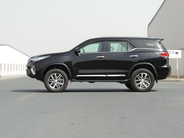 Toyota Fortuner blindé - profil latéral, côté gauche