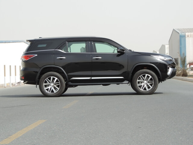 Toyota Fortuner blindé - profil latéral, côté droit