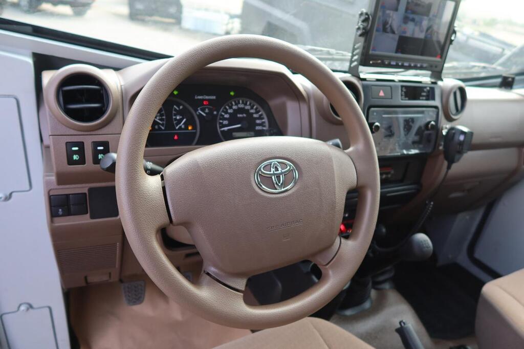Toyota Land Cruiser 79 Escort blindé - roue et pneumatique