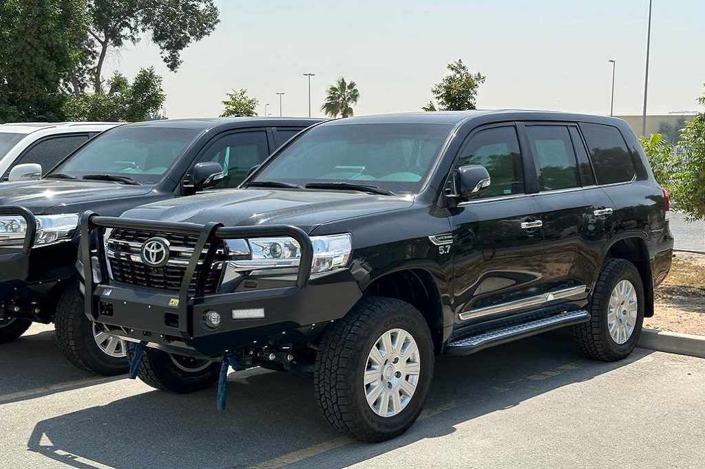 Toyota Land Cruiser VXR 5.7 V8 Petrol in the Stock Vehicles category - armored vehicle view