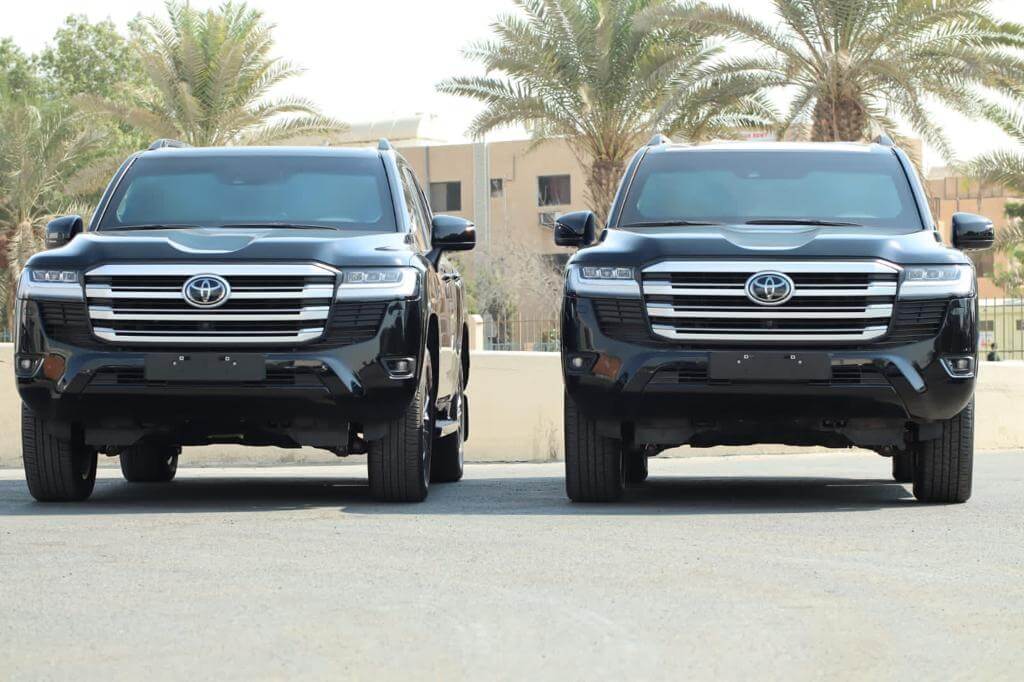 Toyota Land Cruiser 300 مصفحة بمنظر أمامي