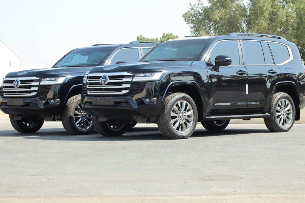 Toyota Land Cruiser 300 Full Car Side by Side