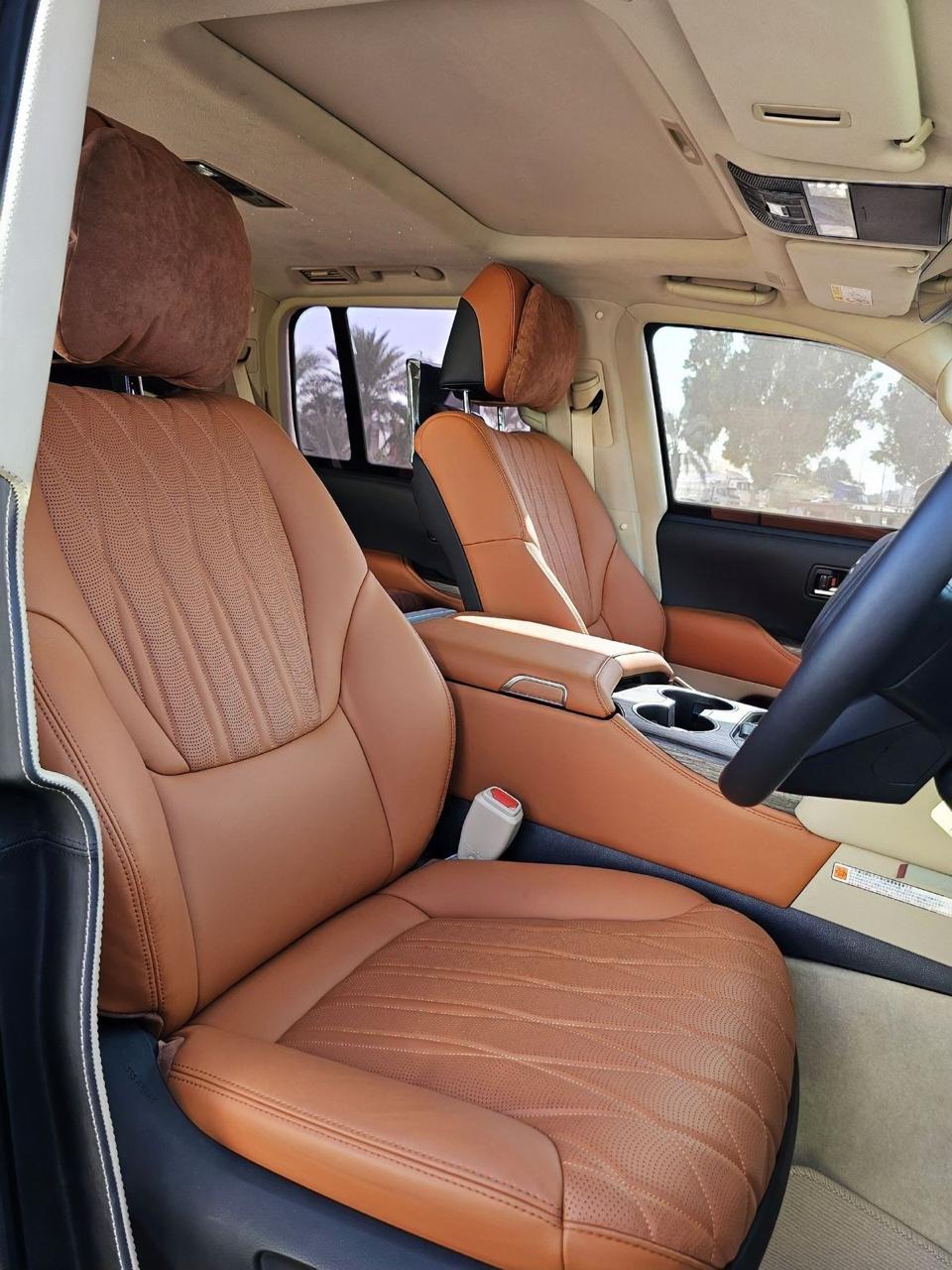 Toyota Land Cruiser 300 VXR مصفحة مع مقاعد أمامية جلدية