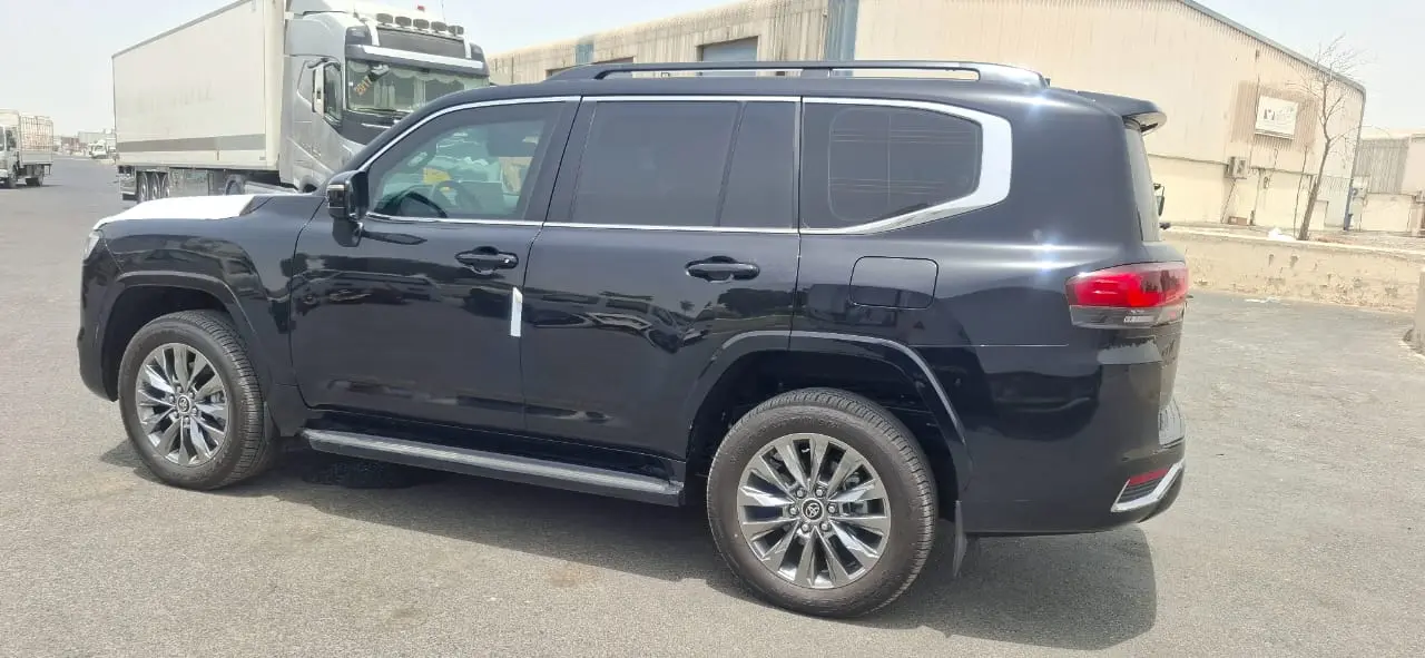 Toyota Land Cruiser VIP BR6 Left Side View