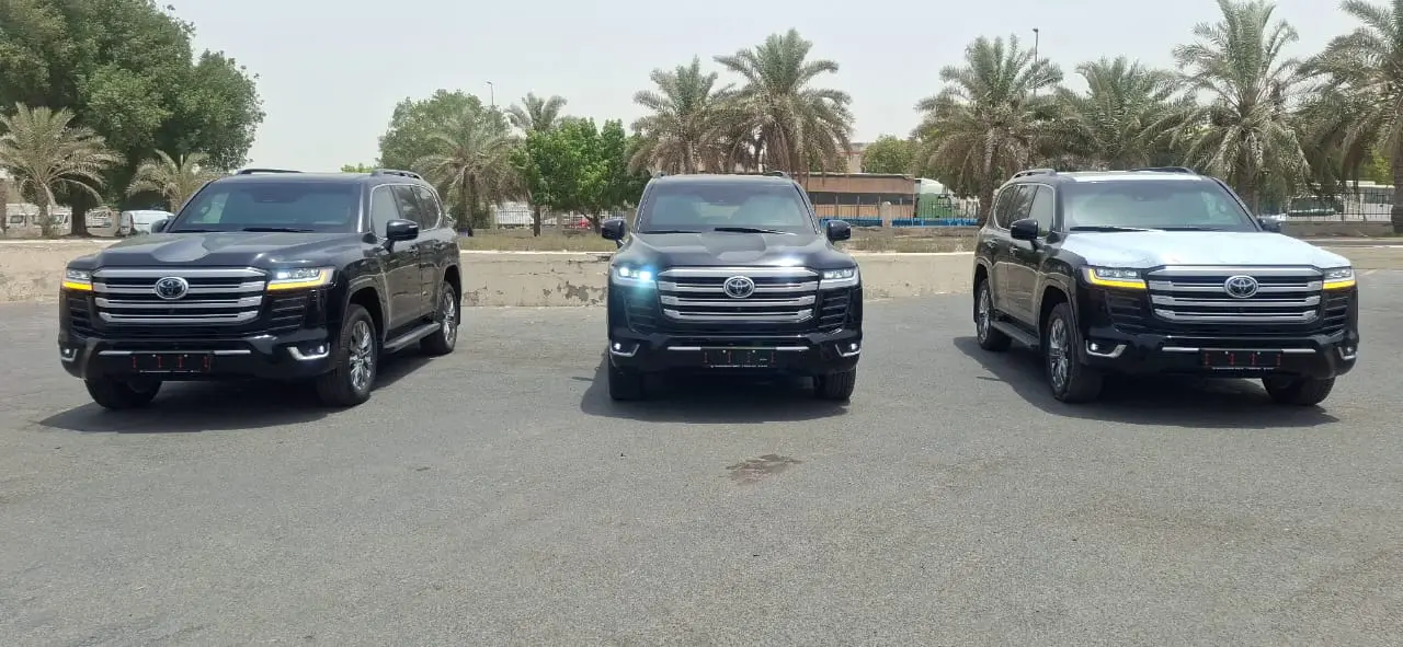 Toyota Land Cruiser VIP BR6 Three Vehicles Lights On