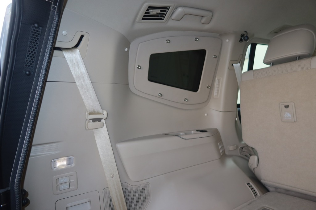 Toyota Land Cruiser ZX ceiling controls and air vents in beige headliner