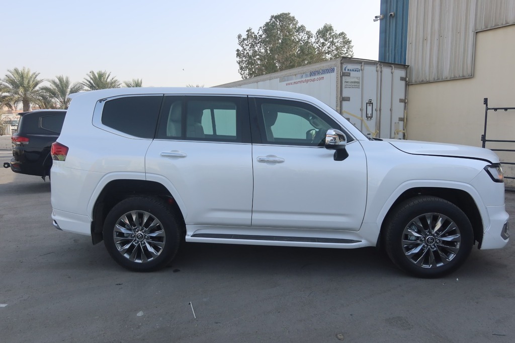 Toyota Land Cruiser ZX blindé - profil latéral, vue complète, roue et pneumatique