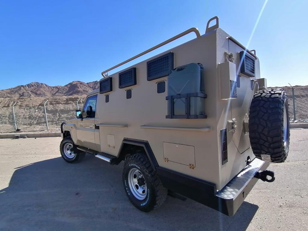 Toyota Troop Carrier LC79 - 8 Crew BR6 blindé - profil latéral, côté gauche