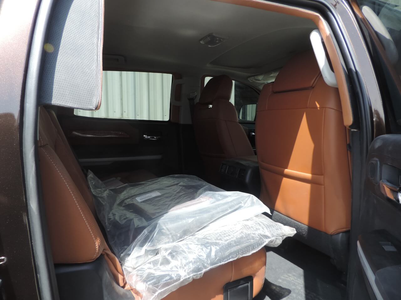 Toyota Tundra مصفحة مع مقاعد خلفية